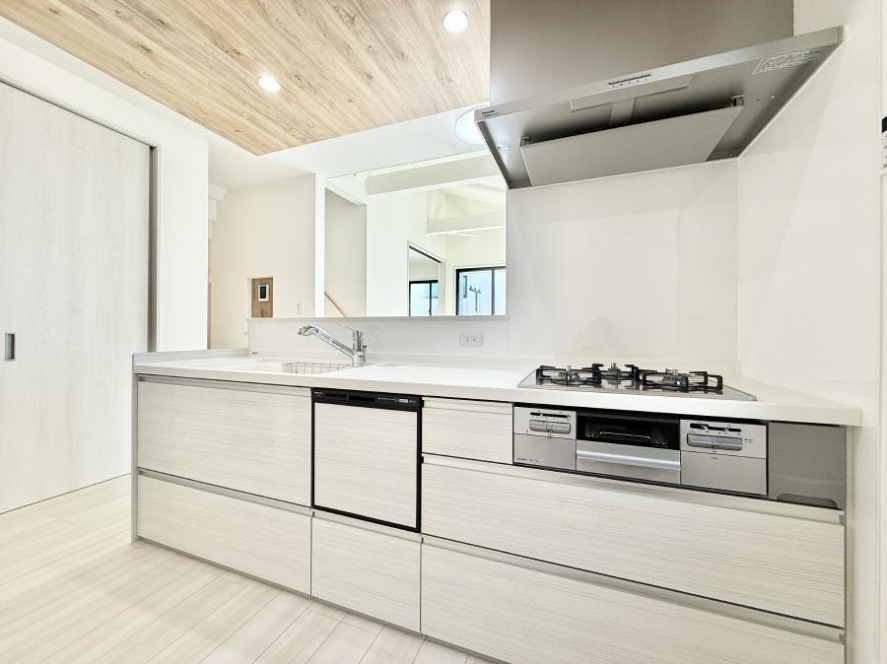 �L�b�`�� �����������������Ԃ����܂��A�Ί炠�ӂ��L�b�`��