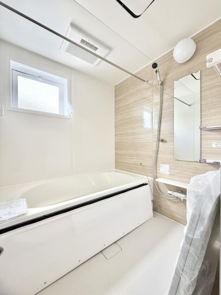 ���� �����������������F�����̕ǖʁA������芰����o�X���[��