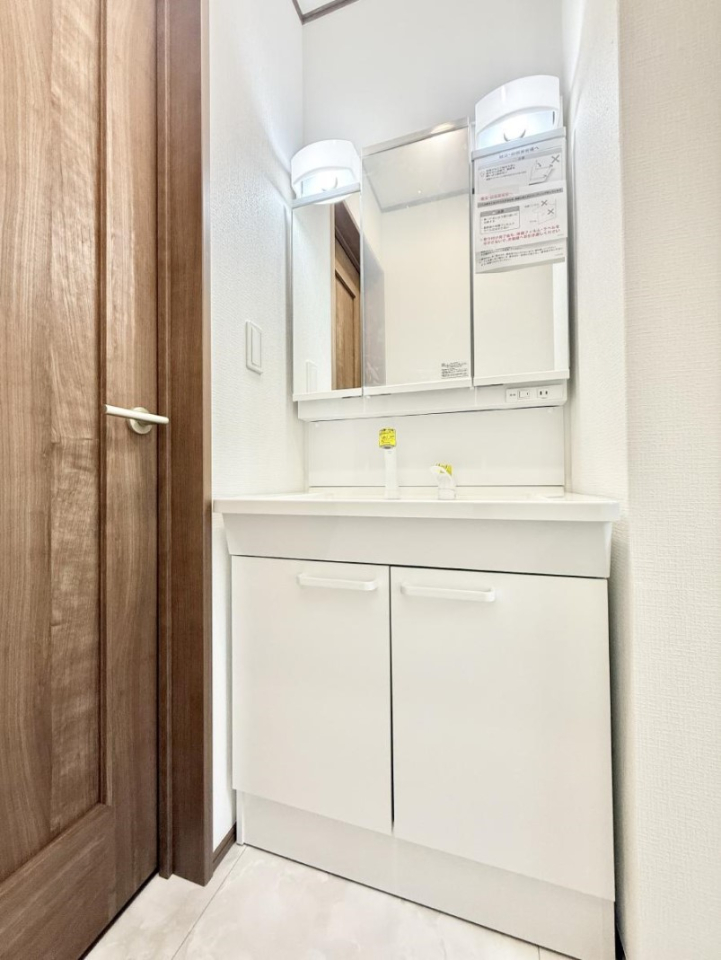 ʑEʏ Ƒ݂Ȃg₷zuł