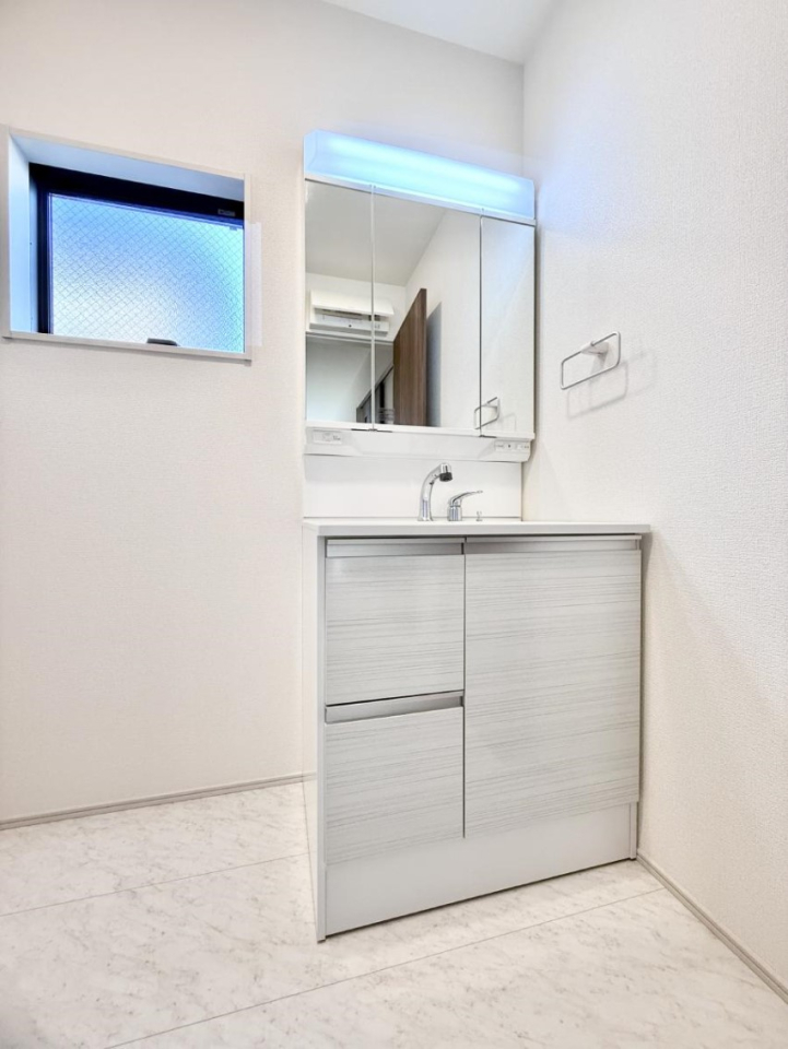 ʑEʏ Ƒ݂Ȃg₷zuł