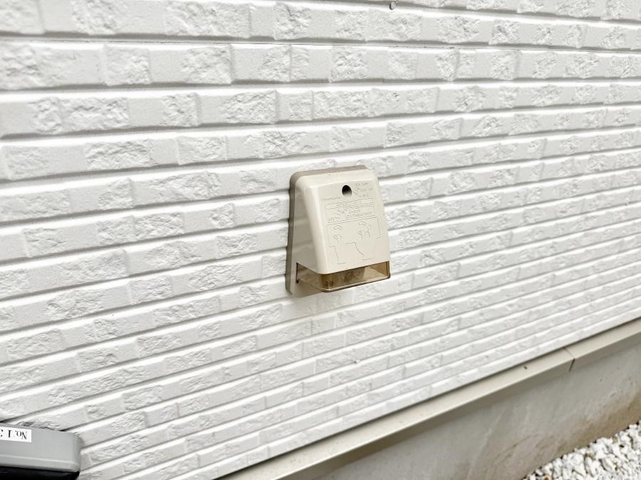 ���̑����� �ݔ������O�ɓd���R���Z���g������΁A�������@�ő���O�ǂ�|������ȂǕ֗��ł��B