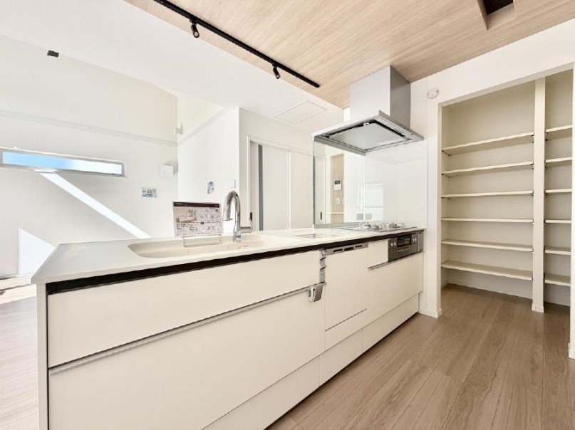 �L�b�`�� ���������y���݂ƐH�ׂ�K����͂���L�b�`��