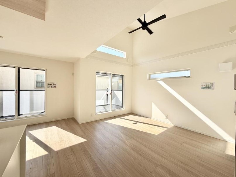 ���r���O ���������S�n�̂����A���z�̃��r���O