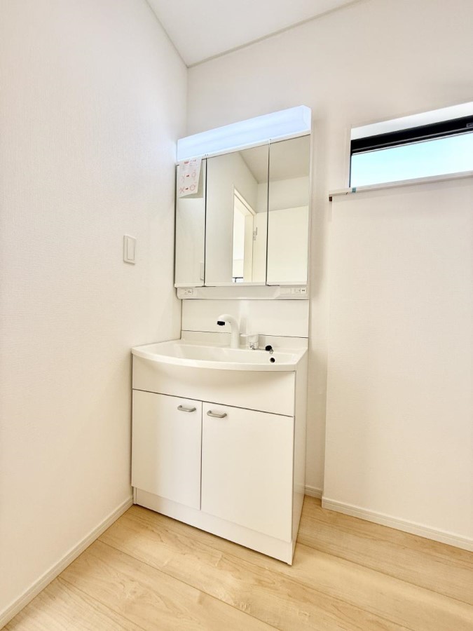 ʑEʏ 邢ʏ͖̎yłႢł