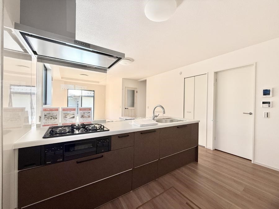 �L�b�`�� �������Ƒ����J��[�߂�A������̂���L�b�`��