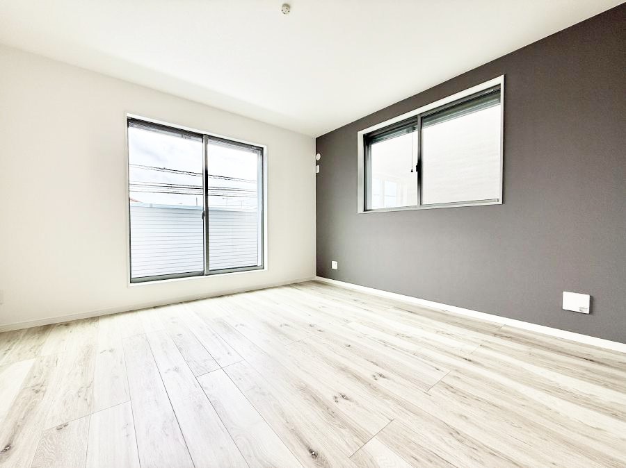 ���r���O ����