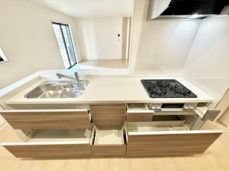 �L�b�`�� �����������������Ԃ����܂��A�Ί炠�ӂ��L�b�`��