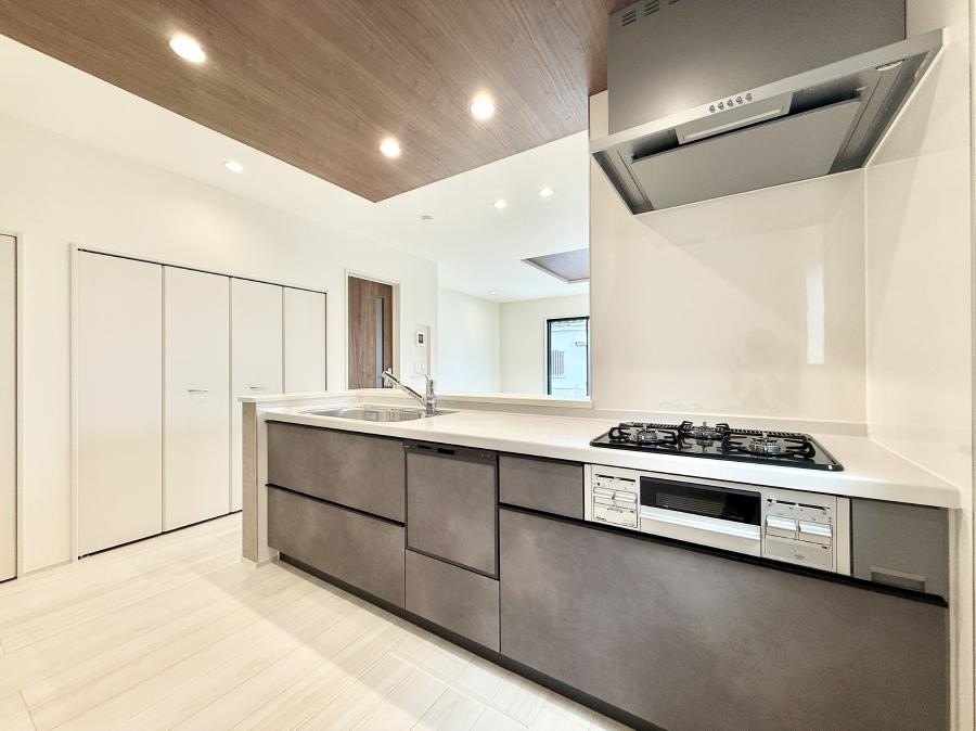 �L�b�`�� �������V���v���Ŕ������S�n�悢���Ԃ𐶂ރL�b�`�����