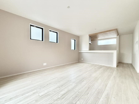 ���r���O ����