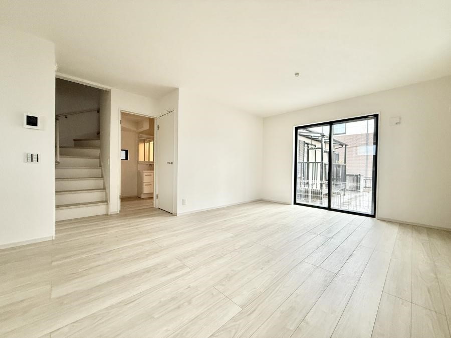 ���r���O ����