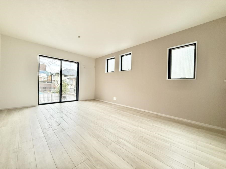 ���r���O ����