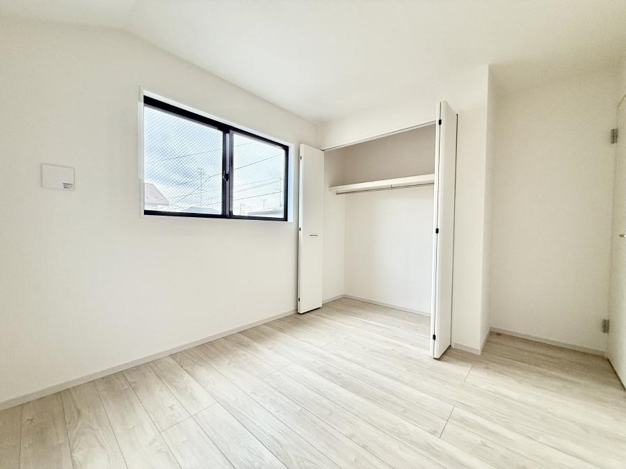 �Q�� ����