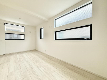 �Q�� ����