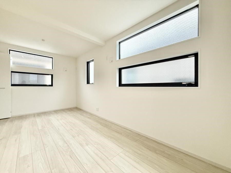 �Q�� ����