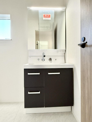 ʑEʏ Ƒ݂Ȃg₷zuł