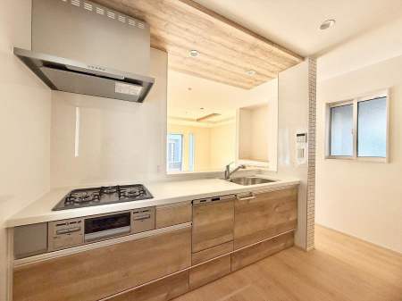 �L�b�`�� �����������������Ԃ����܂��A�Ί炠�ӂ��L�b�`��