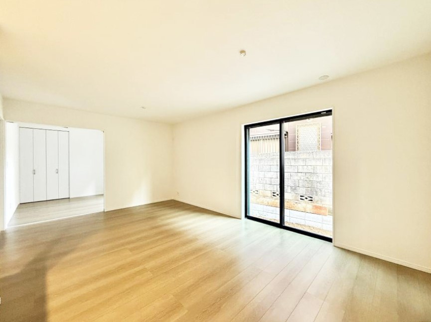 ���r���O ����