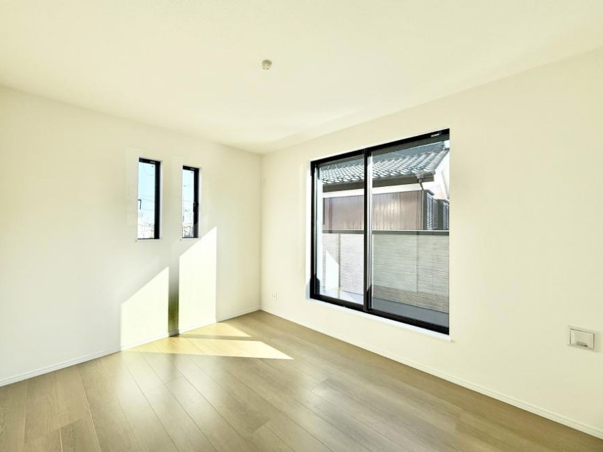 �Q�� ����