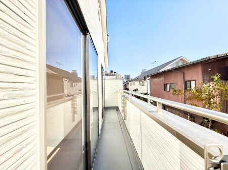 �o���R�j�[ ������ �G�߂̈ڂ낢����������J���I�ȋ�Ԃł�