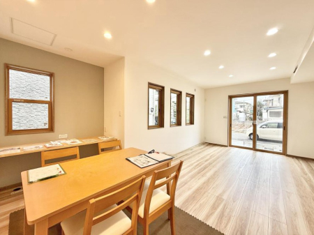 ���r���O ���������R�Ɖ�b�����܂��A�S�n�悢�ЂƂƂ�