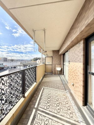 �o���R�j�[ ������ ���R��g�߂Ɋ�����A�J���I�ȃo���R�j�[