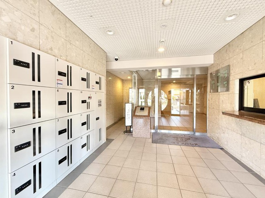 ���̑� �O�ρ����S�ŃX���[�Y�ɉו����󂯎��āA�Z��������ɍœK