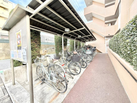 ���̑� �O�ρ����]�Ԃ��g�����Ƒ��ɂ����S�̒��փX�y�[�X��~�n���ɂ��p��