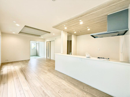 ���r���O ����