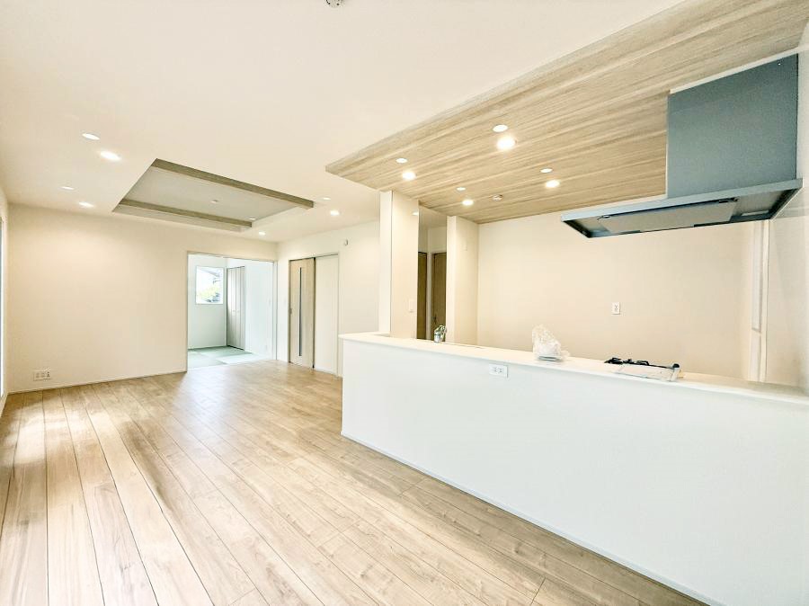 ���r���O ����