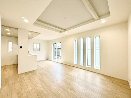 ���r���O ����