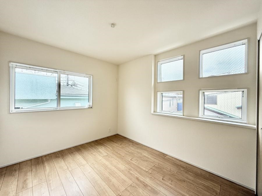 �Q�� ����