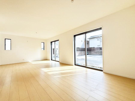 ���r���O ���������S�n�̂����A���z�̃��r���O