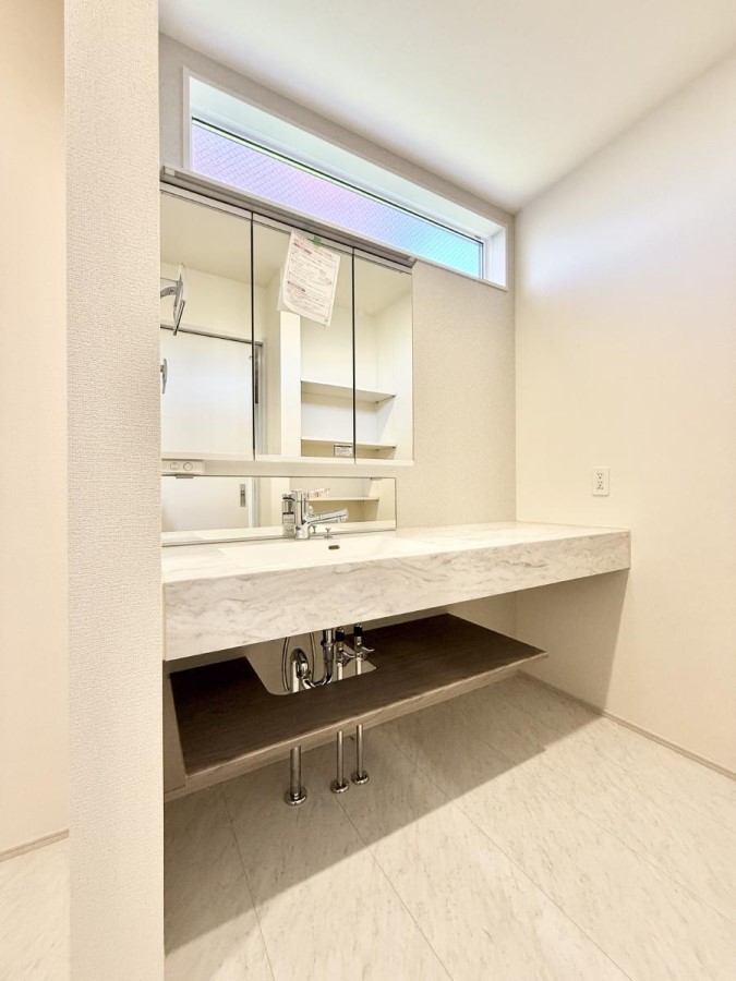 ʑEʏ 邢ʏ͖̎yłႢł