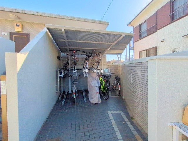 ���̑� �O�ρ����]�Ԃ��g�����Ƒ��ɂ����S�̒��փX�y�[�X��~�n���ɂ��p��