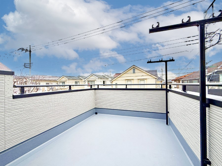 �o���R�j�[ ������ �G�߂̈ڂ낢����������J���I�ȋ�Ԃł�