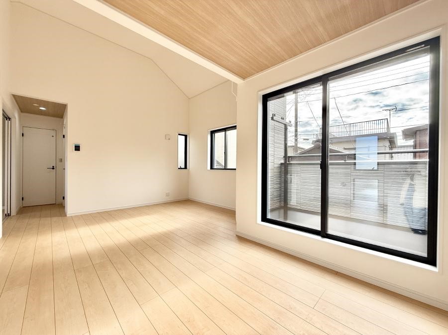 ���r���O ���������S�n�̂����A���z�̃��r���O