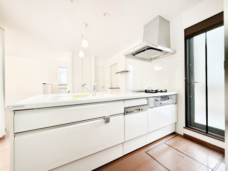 �L�b�`�� ���������y���݂ƐH�ׂ�K����͂���L�b�`��