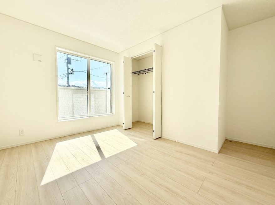 �Q�� ���������̔z�u��ʋC���̗ǂ��݌v�ŕ����̋�C�������炸�A��ɐV�N�ȋ�C������܂�