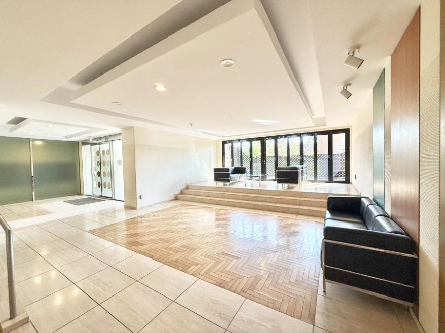 �G���g�����X �O�ρ��Ǘ��̍s���͂����G���g�����X�ň��S���ĕ�点����ł�