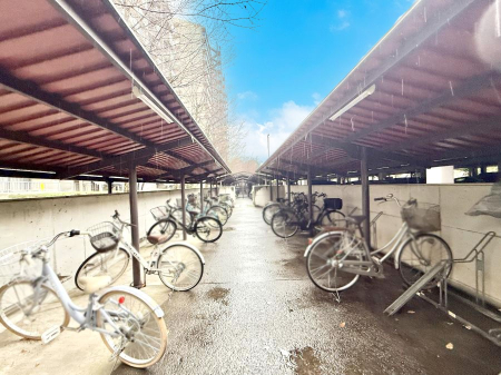 ���̑� �O�ρ����]�Ԃ��g�����Ƒ��ɂ����S�̒��փX�y�[�X��~�n���ɂ��p��