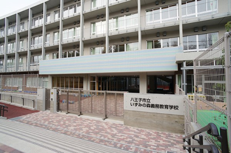 ���ӊ� ���w�Z 350m �����q�s�������݂̐X�`������w�Z