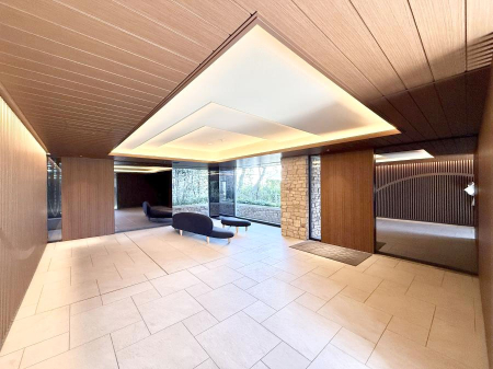 �G���g�����X �O�ρ��Ǘ��̍s���͂����G���g�����X�ň��S���ĕ�点����ł�