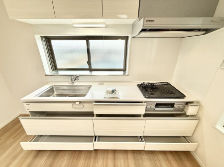 �L�b�`�� �����������������Ԃ����܂��A�Ί炠�ӂ��L�b�`��