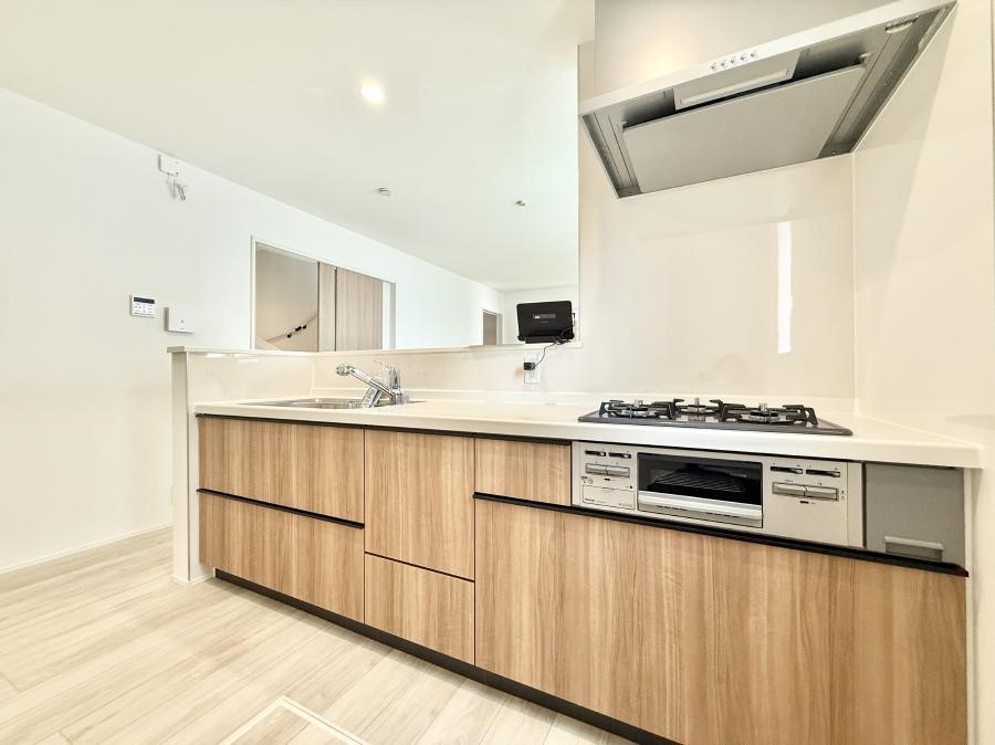 �L�b�`�� �����������������Ԃ����܂��A�Ί炠�ӂ��L�b�`��