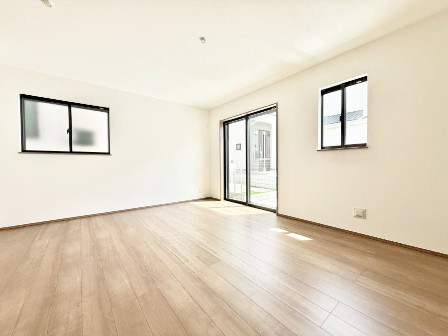 ���r���O ����