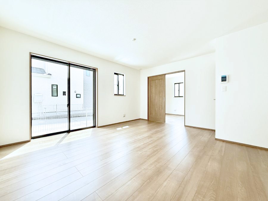 ���r���O ����