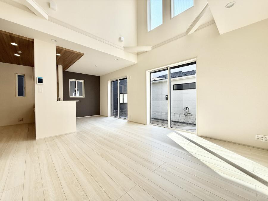 ���r���O ���������났�ƏΊ炪�W�܂�A�S���܂郊�r���O