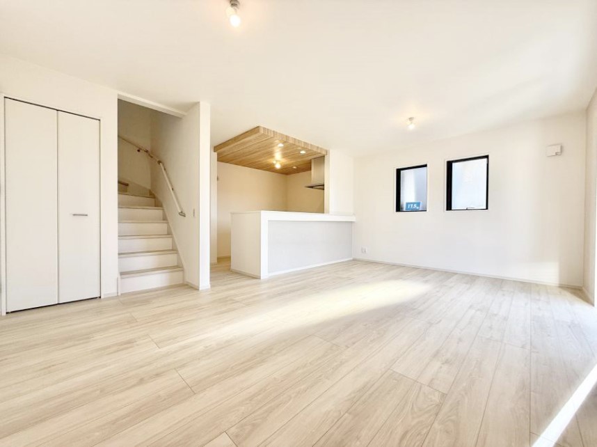 ���r���O ���������S�n�̂����A���z�̃��r���O