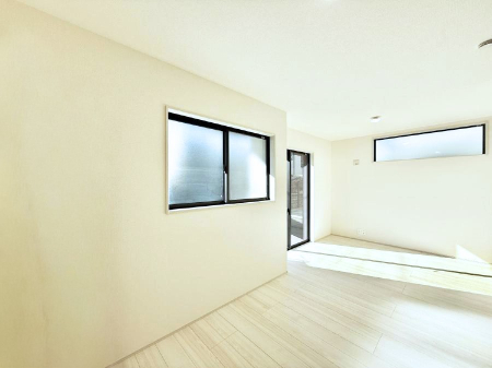 ���r���O ����