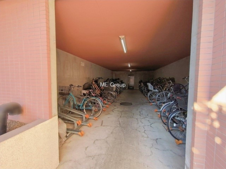 ���̑� �O�ρ��~�n���ɒ��֏���������Ă���A���]�Ԃ̗��p���X���[�Y�ł�